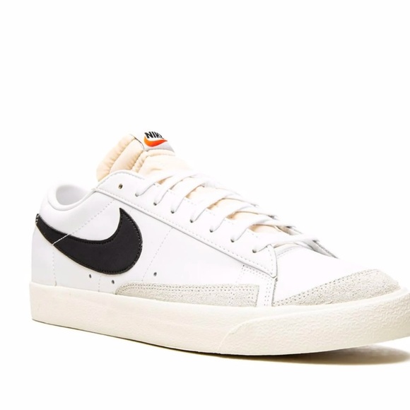 Nike Shoes - Nikes like new size 7.5